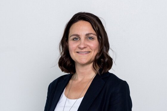 Das Bild zeigt Dr. Simone Jambor-Fahlen