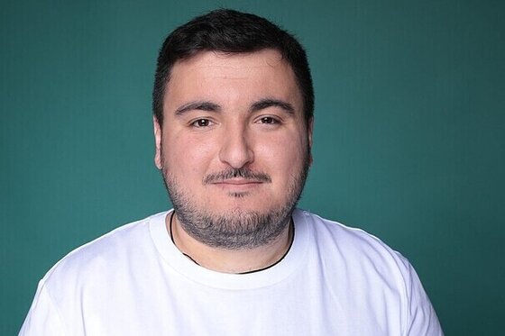 Das Bild zeigt Gianni Triantis