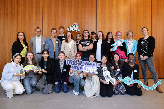 Gruppenbild der Teilnehmer:innen des Gewinner:innenwochennendes im BMAS